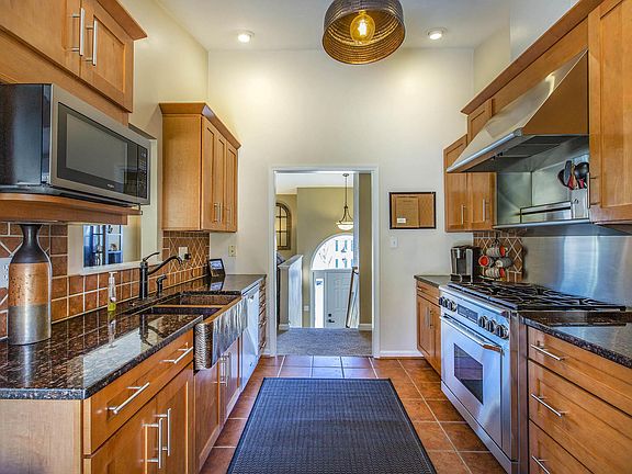 3rd image of 2519 Fountain Ln