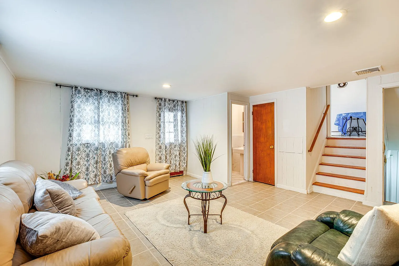 4 bed, 3.0 bath, 2497 sqft, $6,838 — Photo 3
