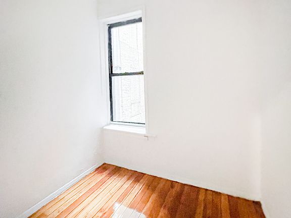 4th image of 324 E 13th St #16A