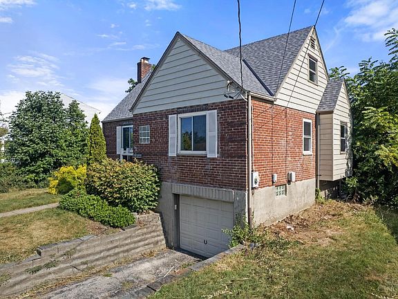 3rd image of 5592 Raceview Ave
