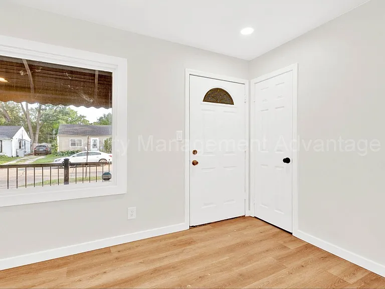 1513 E Meyers Ave — Photo 10