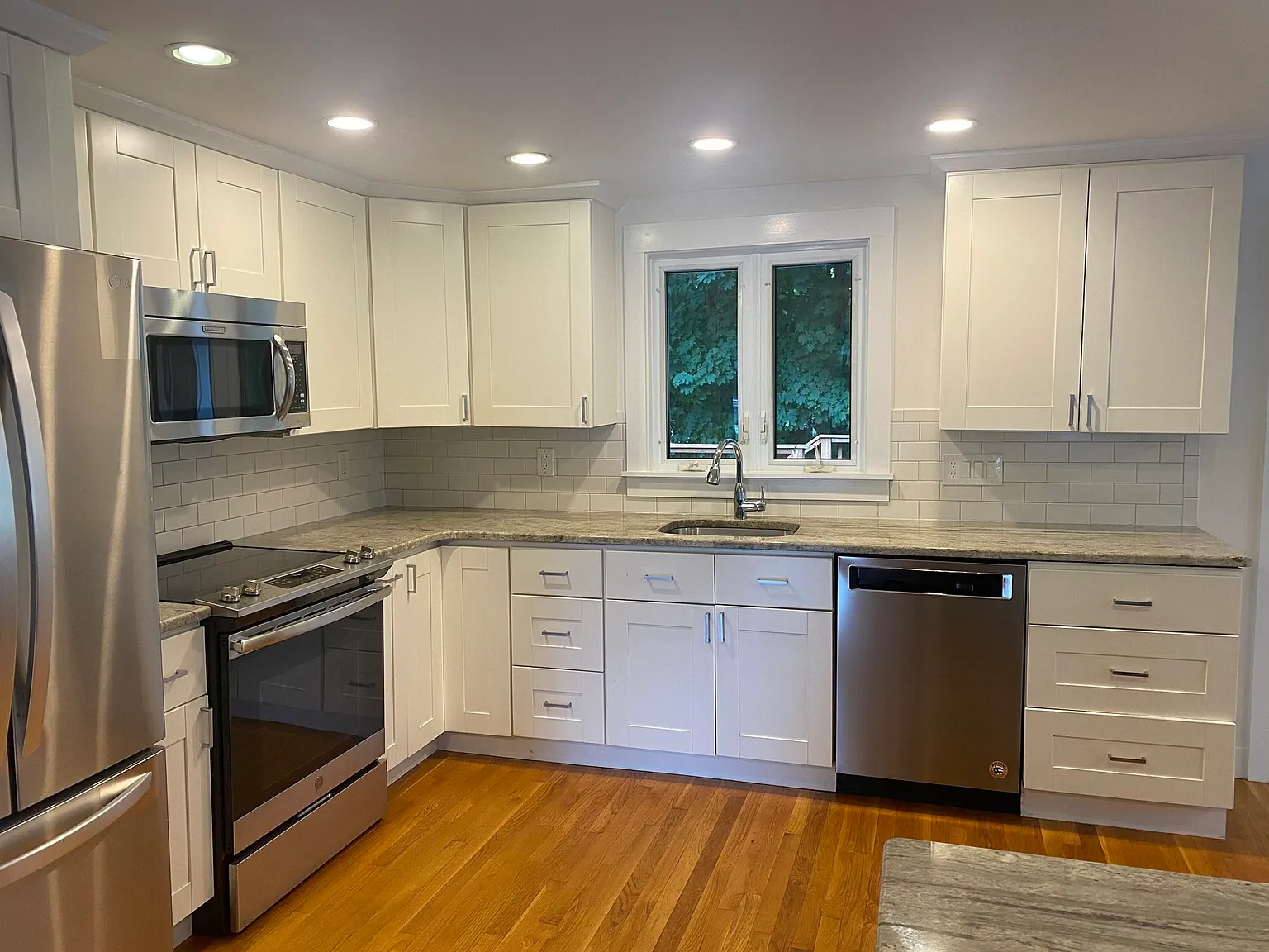 3 bed, 1.5 bath, 2128 sqft, $5,000 — Photo 3
