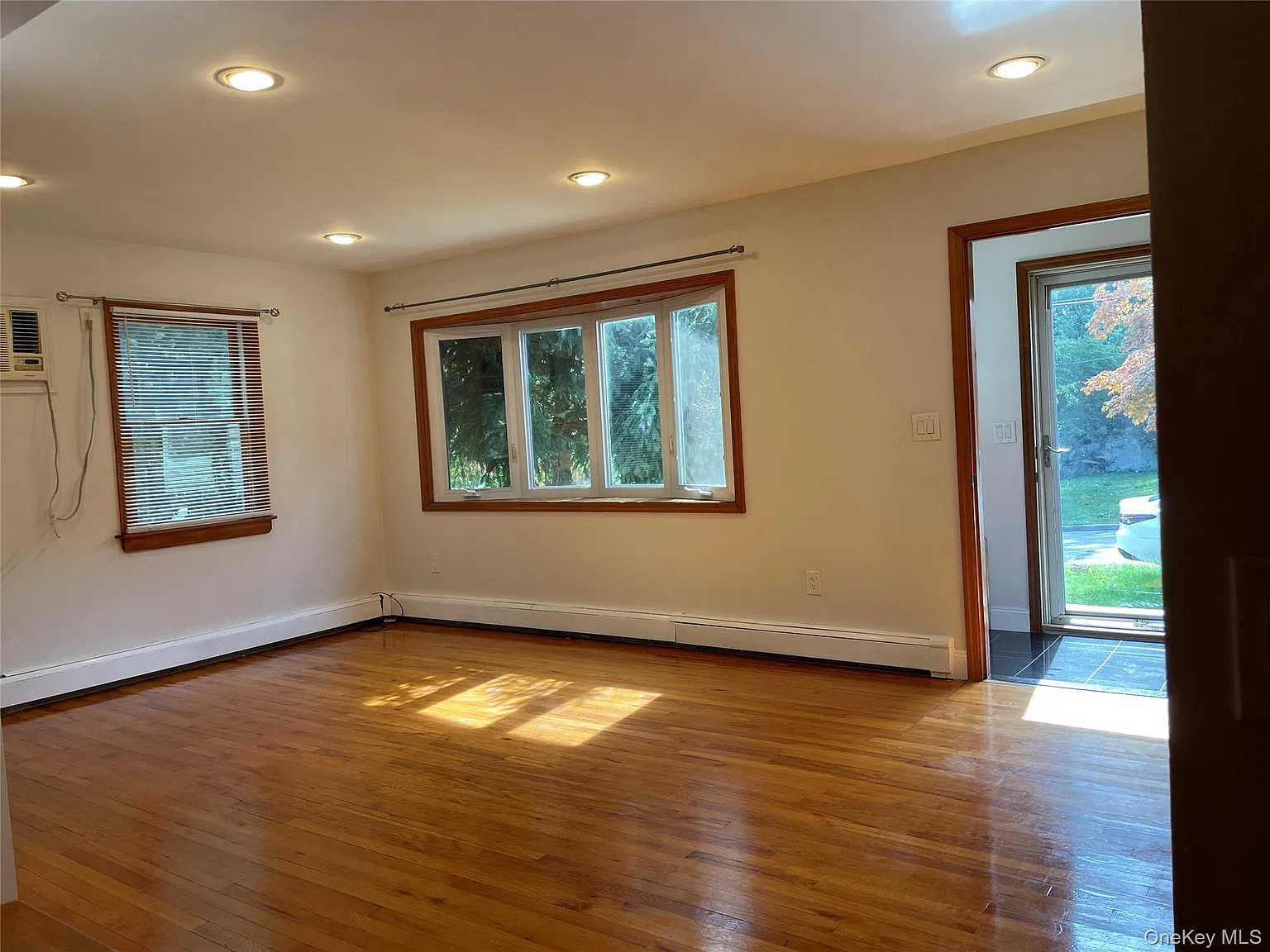4 bed, 2.0 bath, 1453 sqft, $4,700 — Photo 4