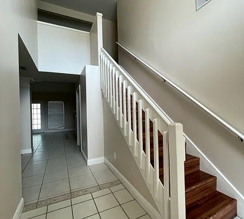 2nd image of 906 Beresford Way