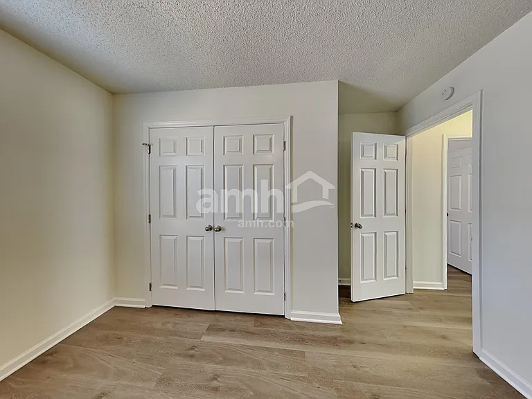135 Kentucky Derby Dr — Photo 14