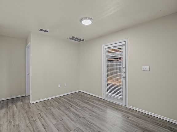5th image of 301 N Chicago Ave #B