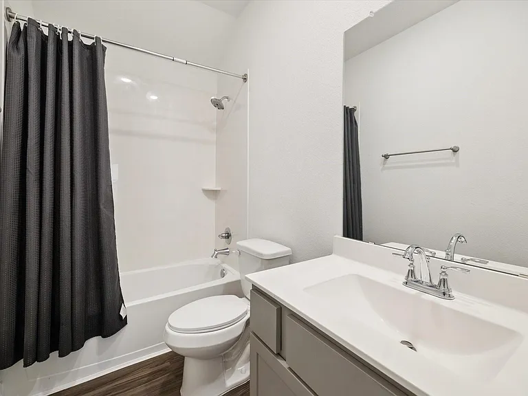 1600 Portia Ln — Photo 13