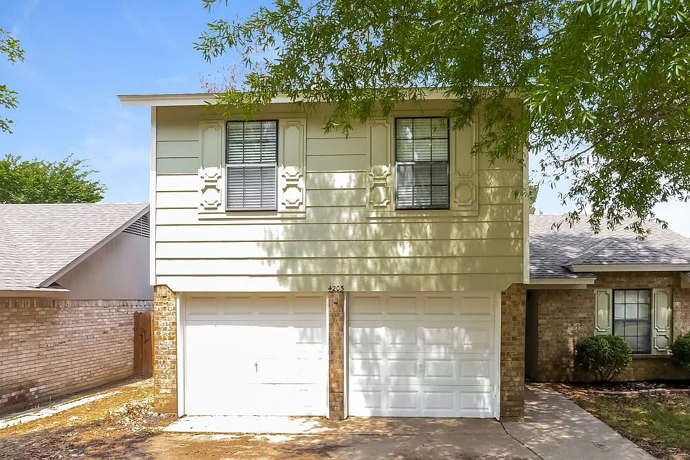 3 bed, 3.0 bath, 1461 sqft, $2,130 — Photo 1