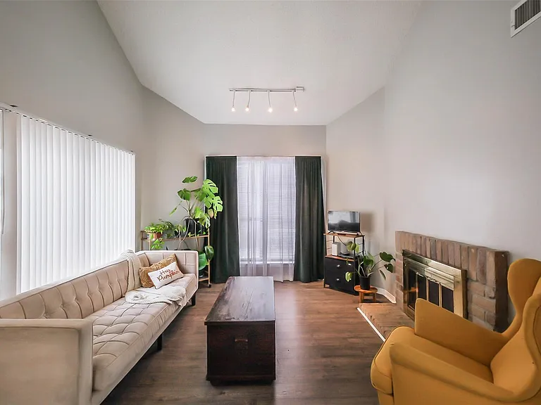 10122 Waterstone Dr — Photo 1