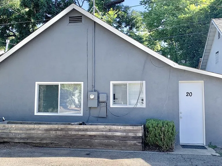 532 W 14th St — Photo 9