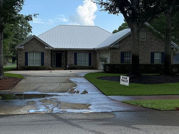 1402 Winged Foot Dr