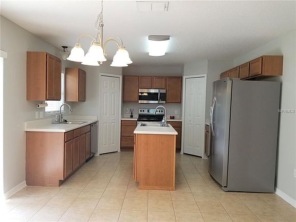 3rd image of 31837 Parkdale Dr