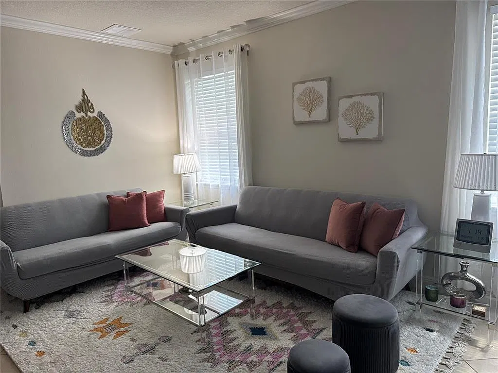 3 bed, 2.0 bath, 1631 sqft, $2,450 — Photo 2