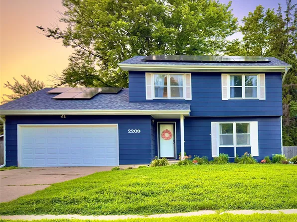2209 4th St SW, Altoona, IA 50009