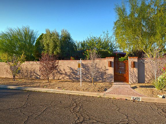 Privacy walled lush corner l