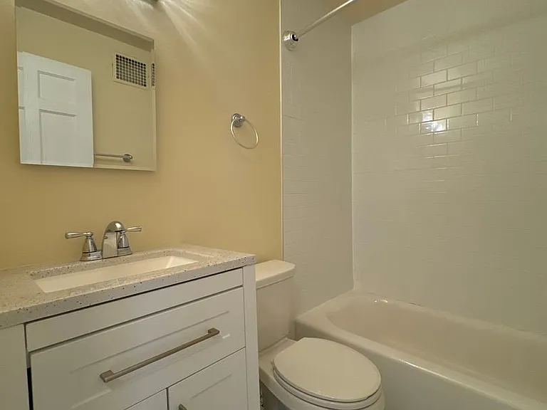 Don Edward Apartments — Photo 14