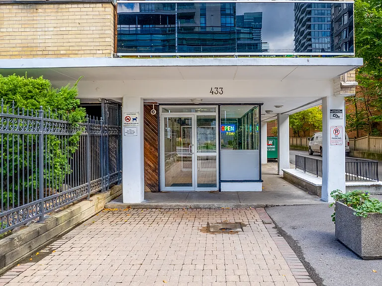 433 Jarvis St — Photo 12