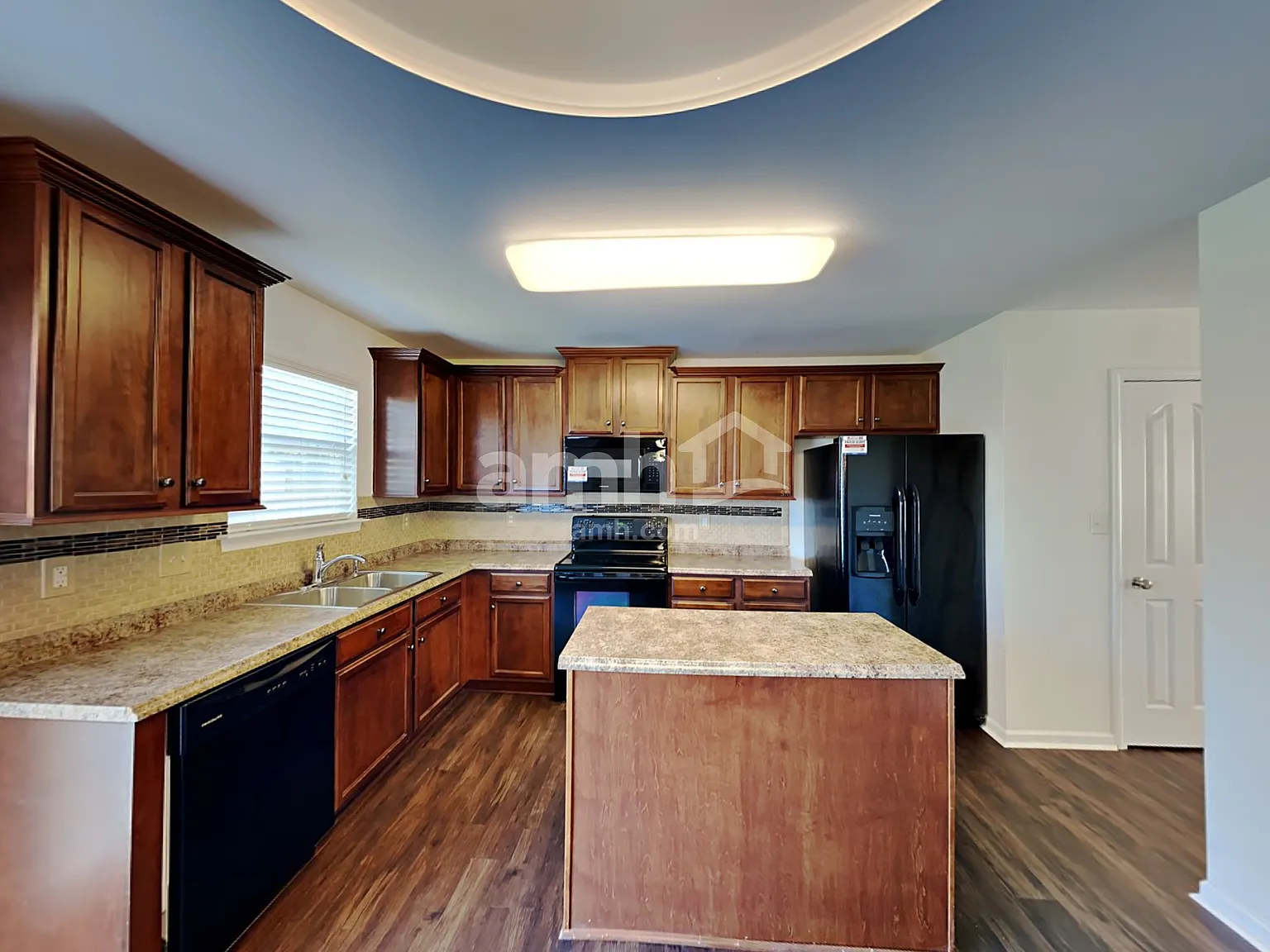 4 bed, 2.5 bath, 2231 sqft, $2,415 — Photo 3