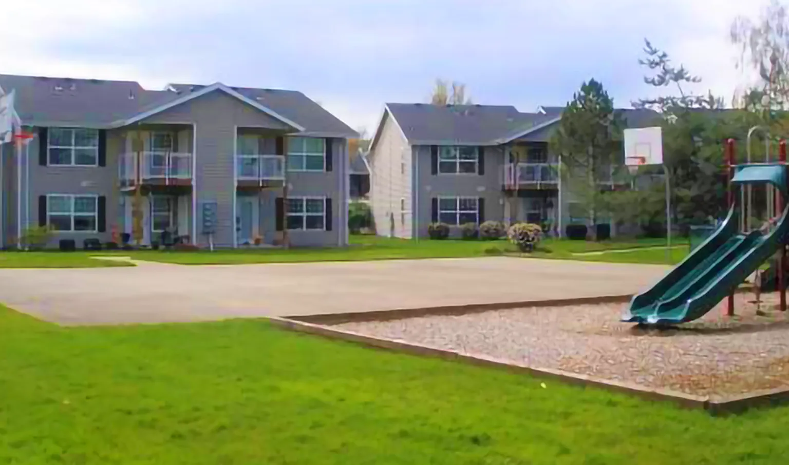 Sunrise Pointe Apartments — Photo 2