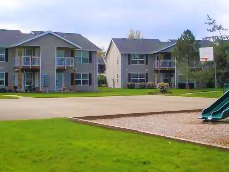 Sunrise Pointe Apartments — Photo 2