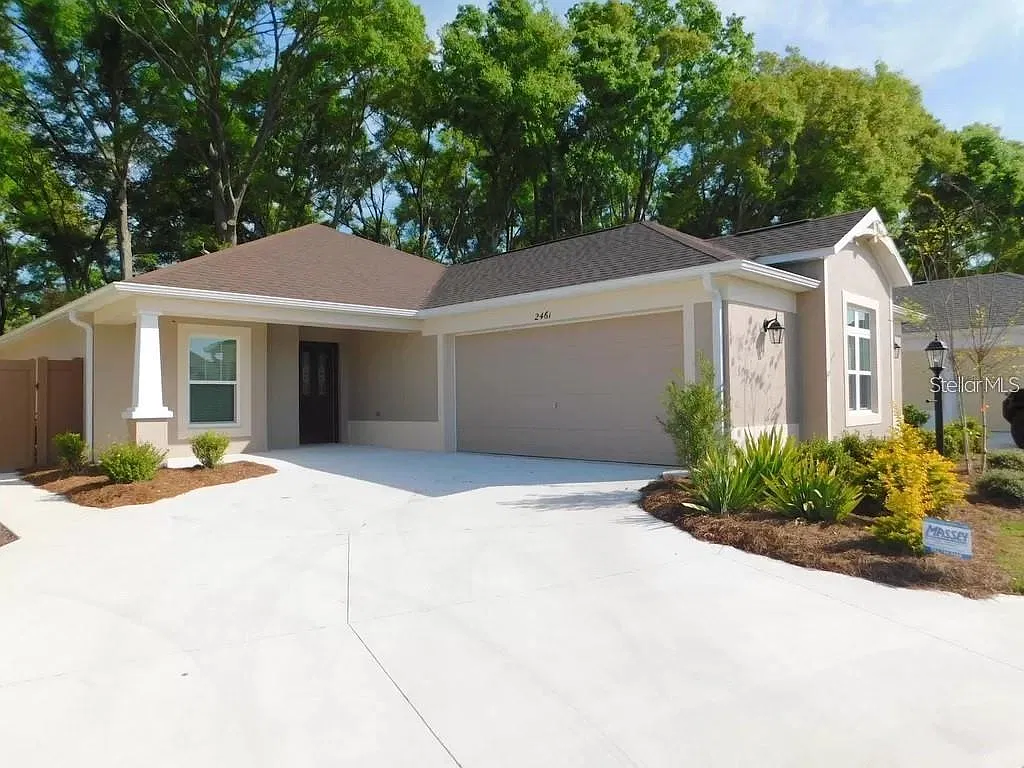 3 bed, 2.0 bath, 1636 sqft, $2,325 — Photo 2