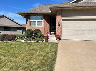 5172 Red Fox Rd, Bettendorf, IA 52722