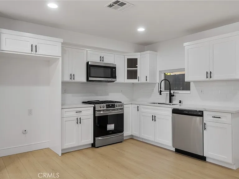 2708 S Cochran St — Photo 2