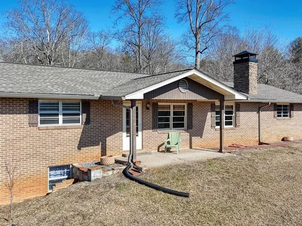 85 Chatuge Shores Cir, Hayesville, NC 28904