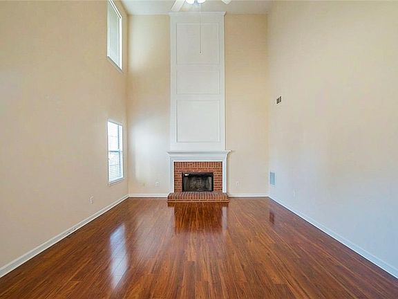3rd image of 1049 Dominion Walk Dr
