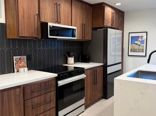 5300 E Waverly Dr, Palm Springs, CA 92264