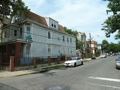 1st image of 217 6th Ave W #1
