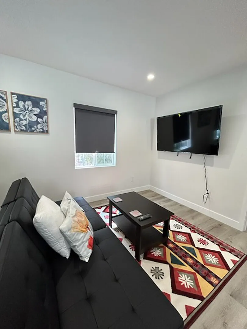 Unique Modern House near Culver City, Pet-friendly — Photo 3