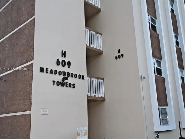 609 NE 14th Ave APT 706, Hallandale, FL 33009