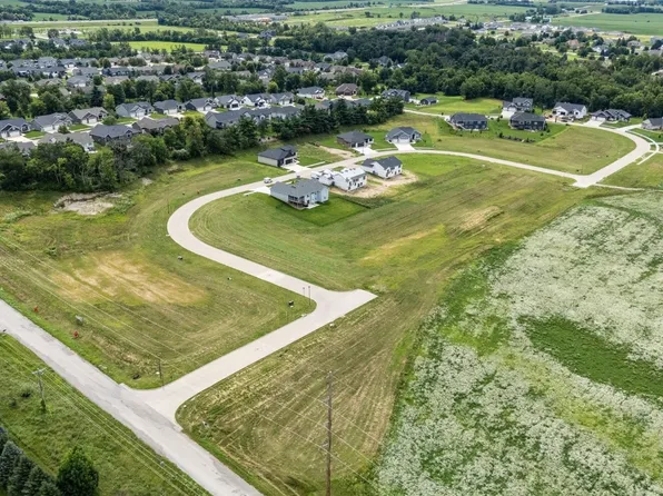 3551 McLain Way, Hiawatha, IA 52233