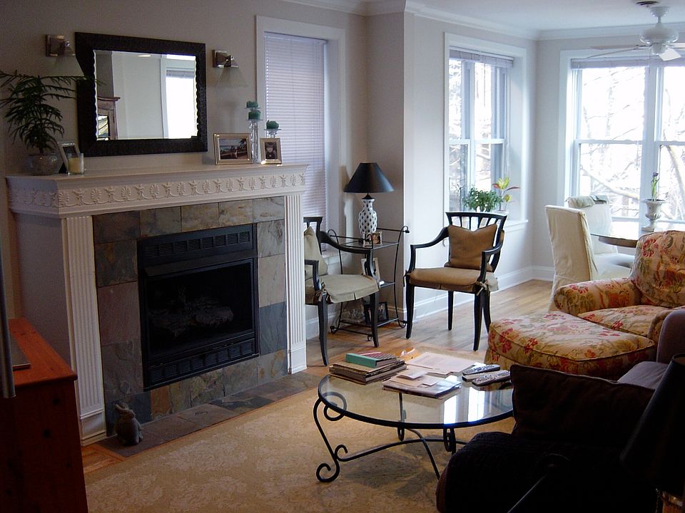 1st image of 950 W Belle Plaine Ave APT 2E