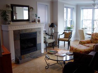 950 W Belle Plaine Ave APT 2E, Chicago, IL 60613