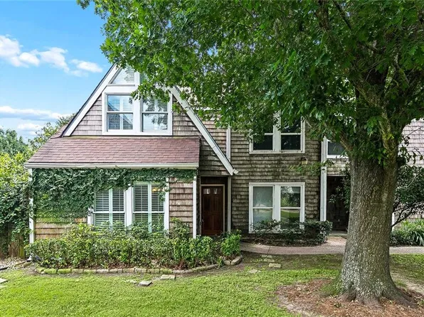 2 Spinnaker Ln, New Orleans, LA 70124