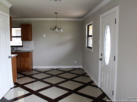 5th image of 418 E Hutchins Pl
