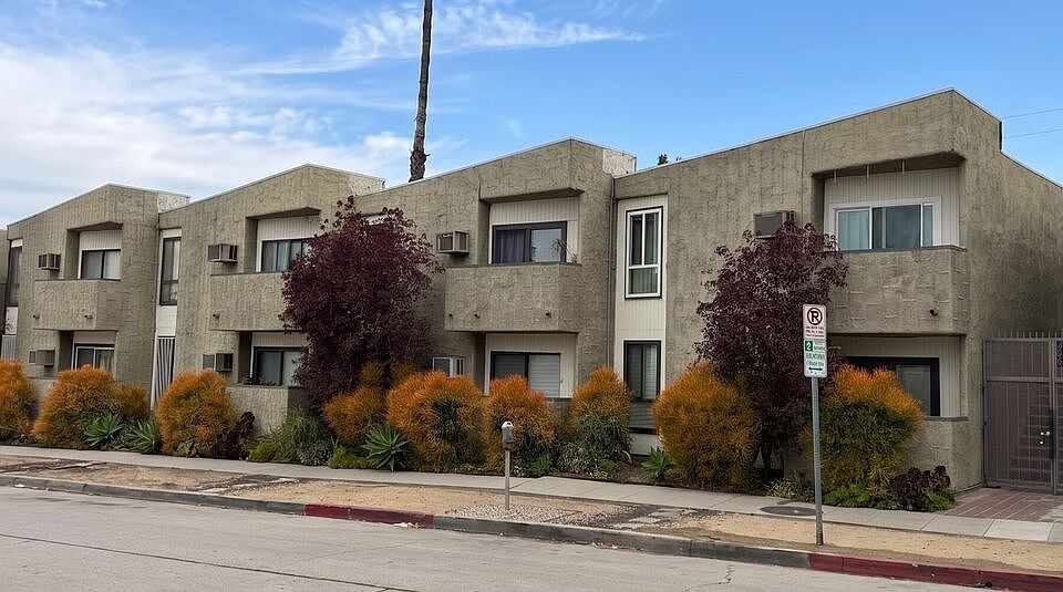 1st image of 4506 Saugus Ave APT 10