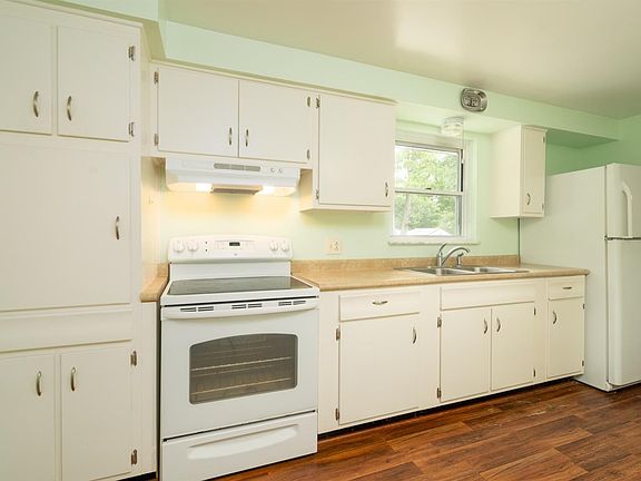 3rd image of 750 Jarole Dr