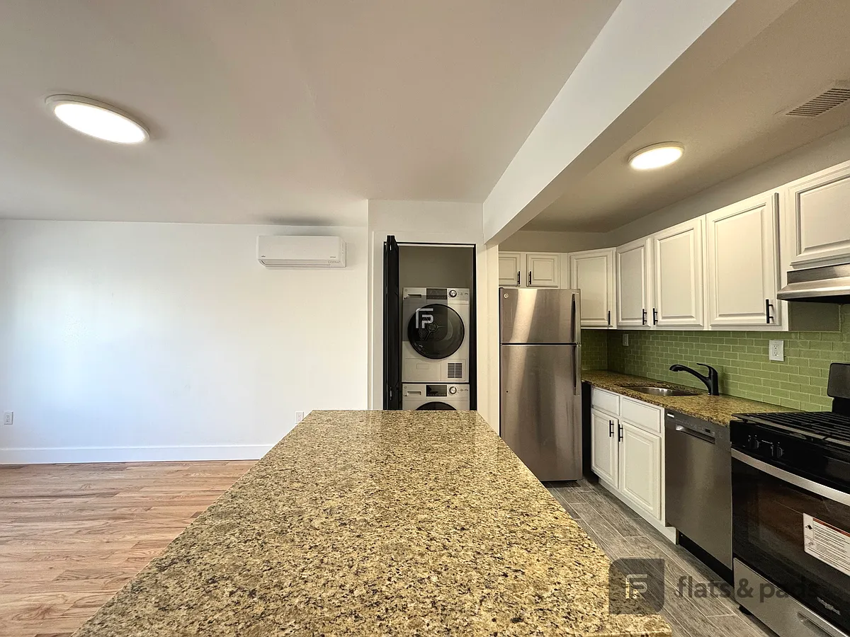Building Photo - 570 Wilson Ave #2A
