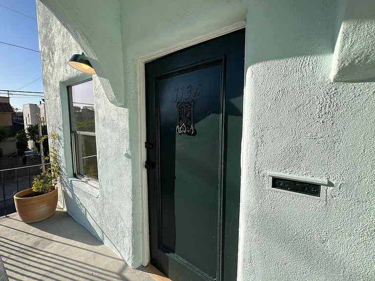 1134 N Coronado St #1/2 — Photo 23