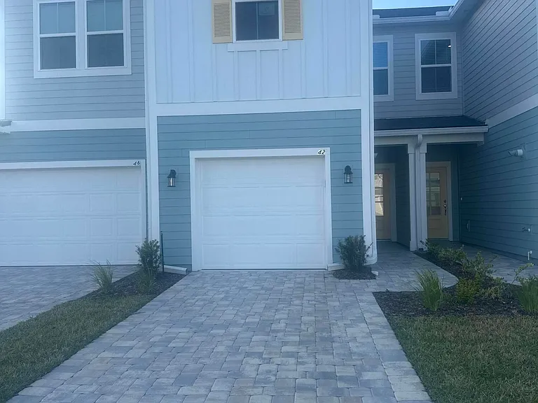 265 Brandon Lakes Dr — Photo 1