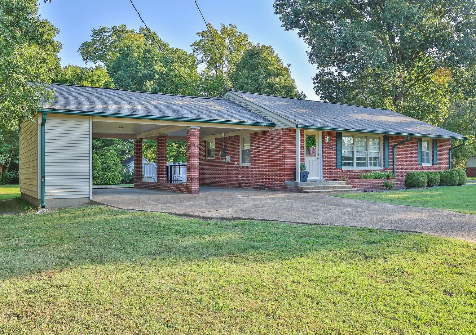 Recently Updated 3 Bed, 2 Bath Home in Martin! — Photo 2