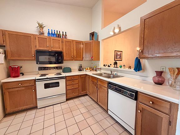 5th image of 1636 6th Ave SW Unit 20