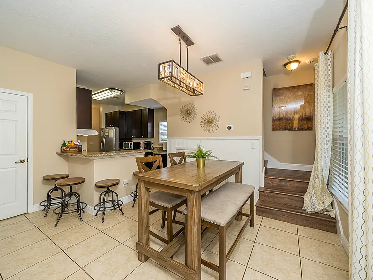 205 E Kirby St — Photo 9