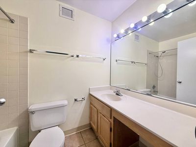 200 N Dearborn St UNIT 2208, Chicago, IL, 60601