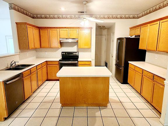 2nd image of 3525 Shadyhill Dr