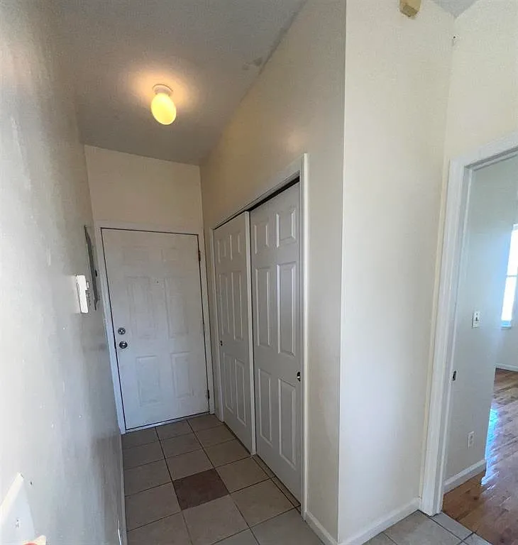 2 bed, 1.0 bath, $2,100 — Photo 2