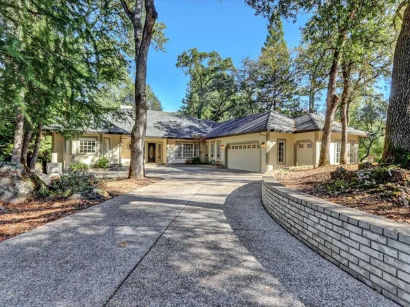 13900 Strawberry Cir, Penn Valley, CA 95946